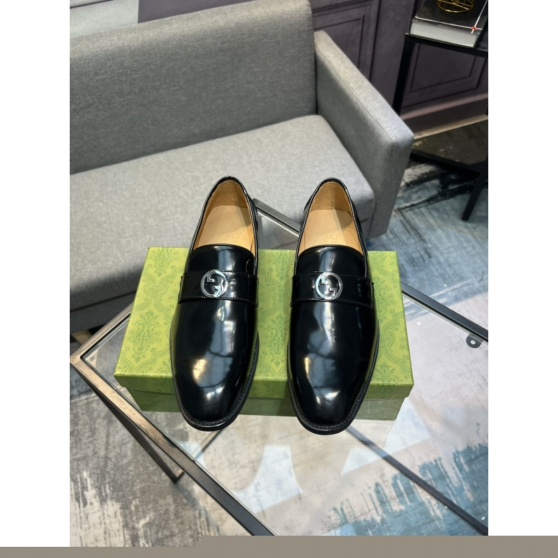 G*u*i leather shoes
